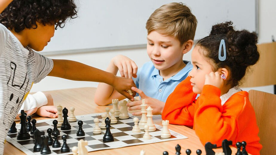 Standard Chess Online Lessons (Beginner & Intermediate) — Small-Group Coaching